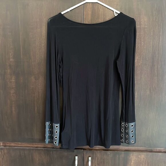 Venus Black Long Sleeve Top Medium Grommet Cuff Scoop Neck Stretch - Picture 5 of 6